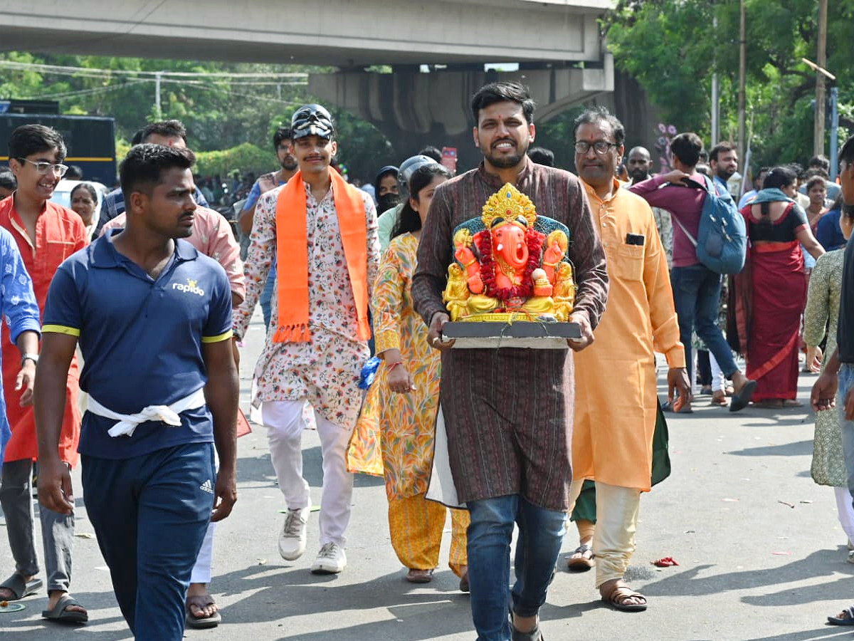 Ganesh_20Shobha_20Yatra_20Celebrations_20At_20Hyderabad_20Photos_20_287_29.jpg 5