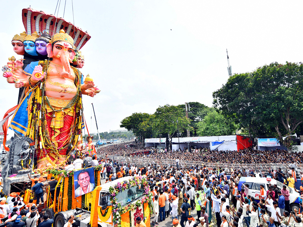 Khairatabad_20Ganesh_20Shobha_20Yatra_202024_20Photos_20_2813_29.jpg 13