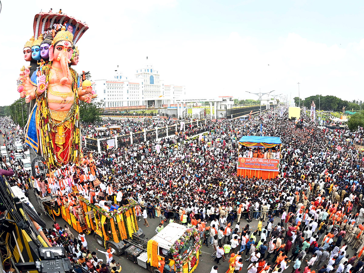 Khairatabad_20Ganesh_20Shobha_20Yatra_202024_20Photos_20_2820_29.jpg 20