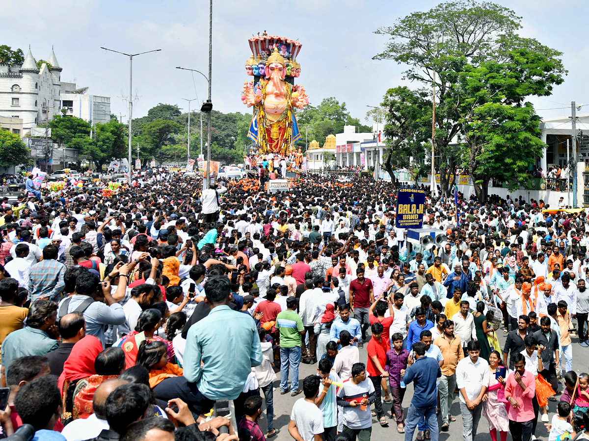 Khairatabad_20Ganesh_20Shobha_20Yatra_202024_20Photos_20_2823_29.jpg 23