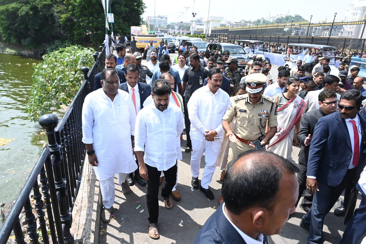 cm_20revanth_20reddy_20in_20ganesh_20nimajjanam__20_283_29.jpg 3