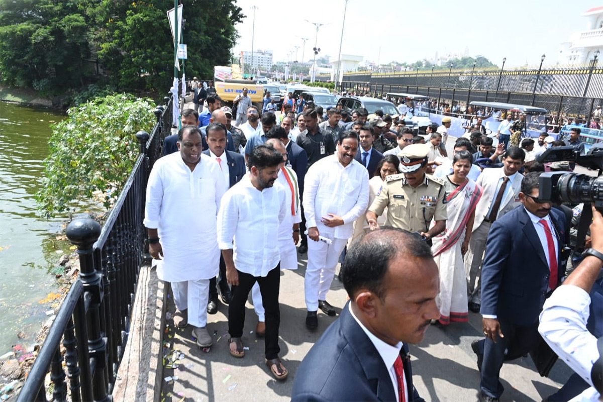 cm_20revanth_20reddy_20in_20ganesh_20nimajjanam__20_284_29.jpg 4