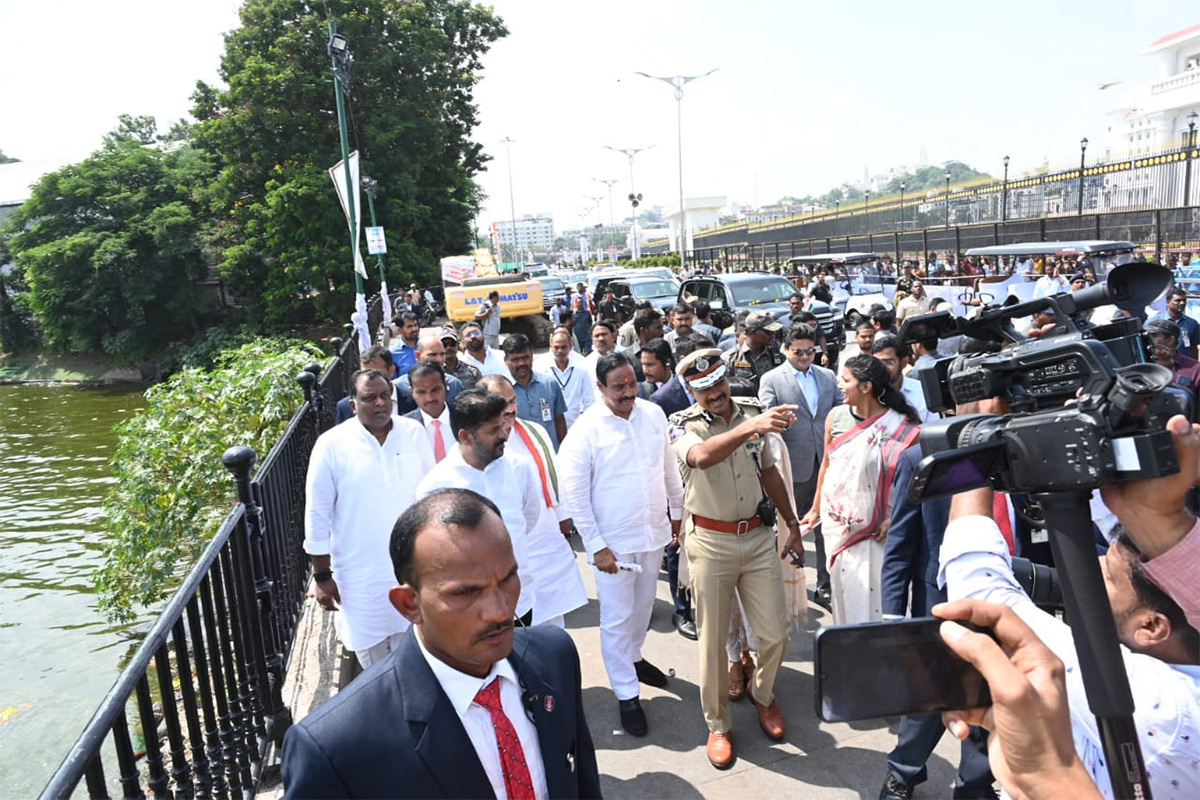 cm_20revanth_20reddy_20in_20ganesh_20nimajjanam__20_285_29.jpg 5