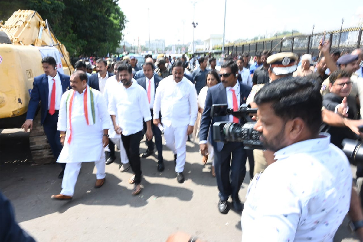 cm_20revanth_20reddy_20in_20ganesh_20nimajjanam__20_289_29.jpg 9