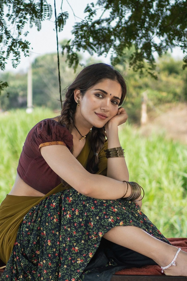 Ruhani-Sharma-14.jpg 15
