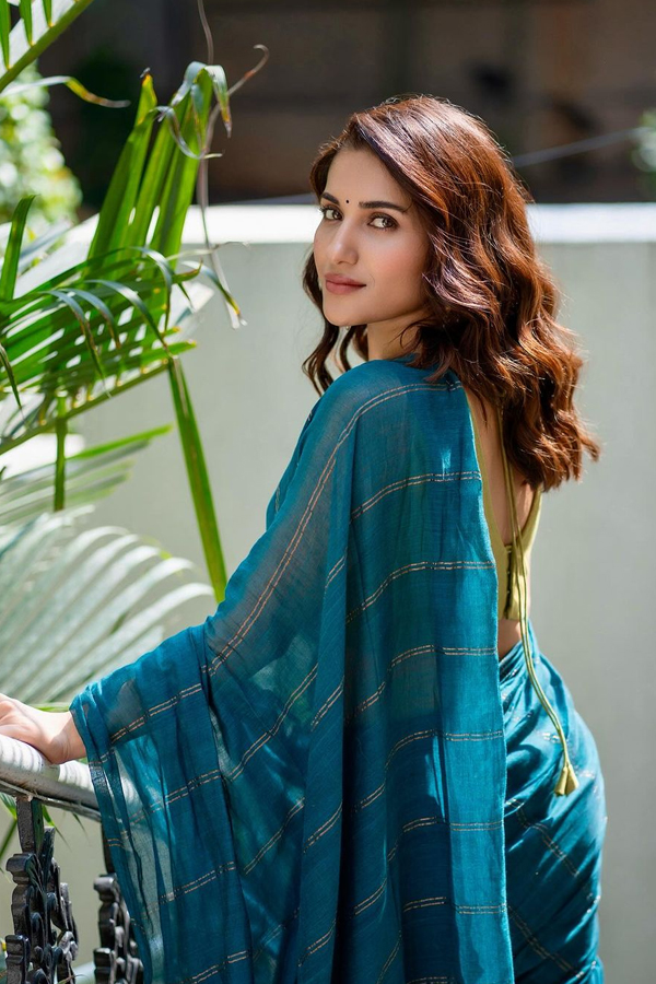 Ruhani-Sharma-16.jpg 17