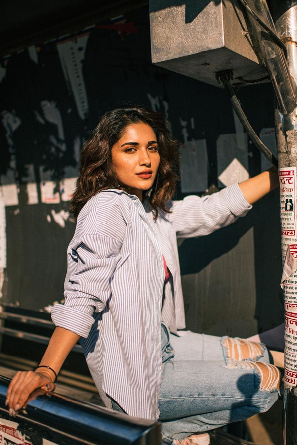 Ruhani-Sharma-17.jpg 18