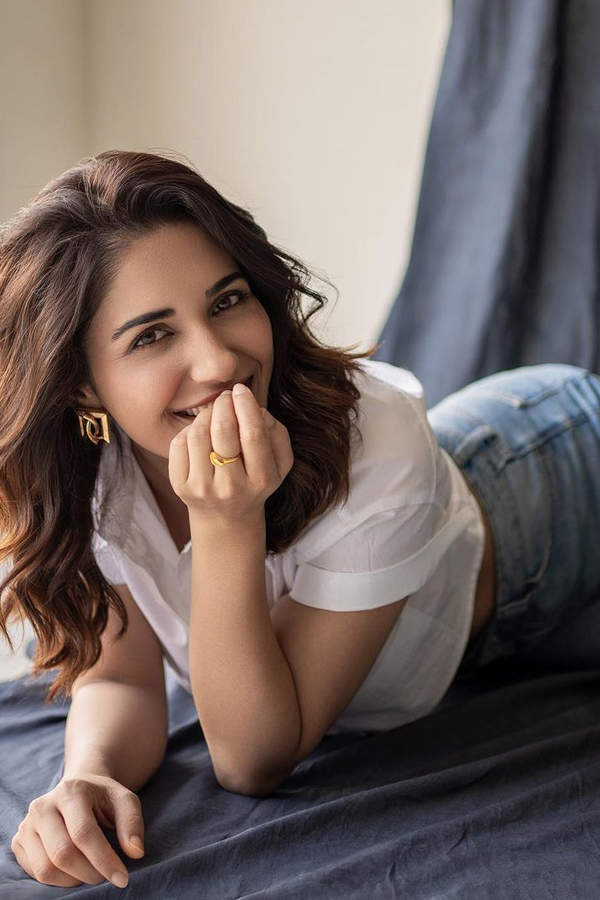 Ruhani-Sharma-18.jpg 19