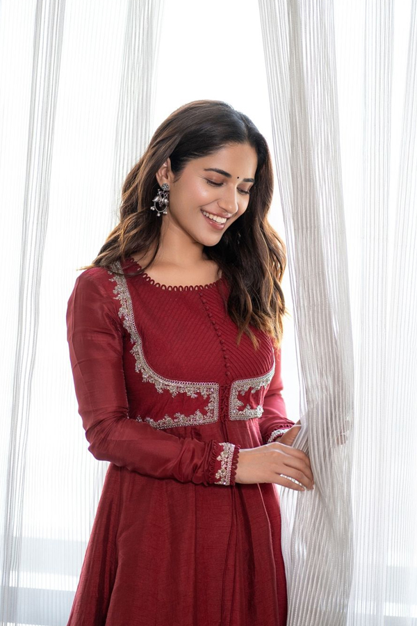 Ruhani-Sharma-3.jpg 4