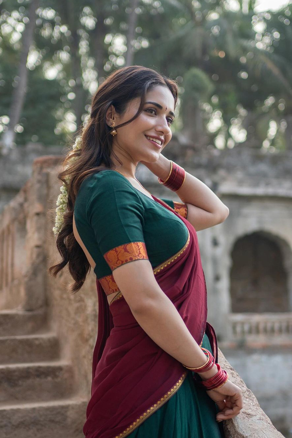 Ruhani-Sharma-5.jpg 6