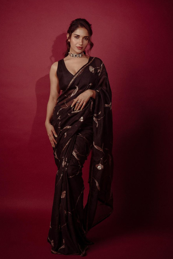 Ruhani-Sharma-7.jpg 8