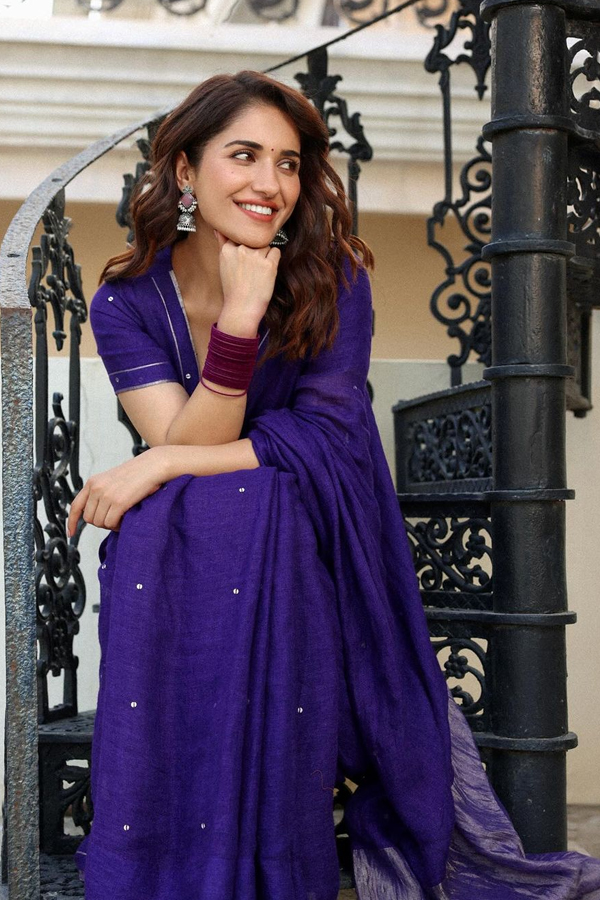 Ruhani-Sharma-8.jpg 9
