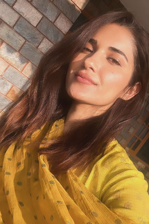 Ruhani-Sharma-9.jpg 10