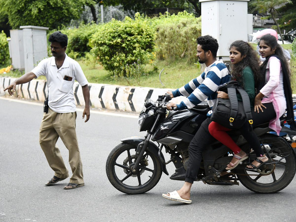 Visakhapatnam_20Strict_20Helmet_20Regulations_20Photos_1.jpg 1