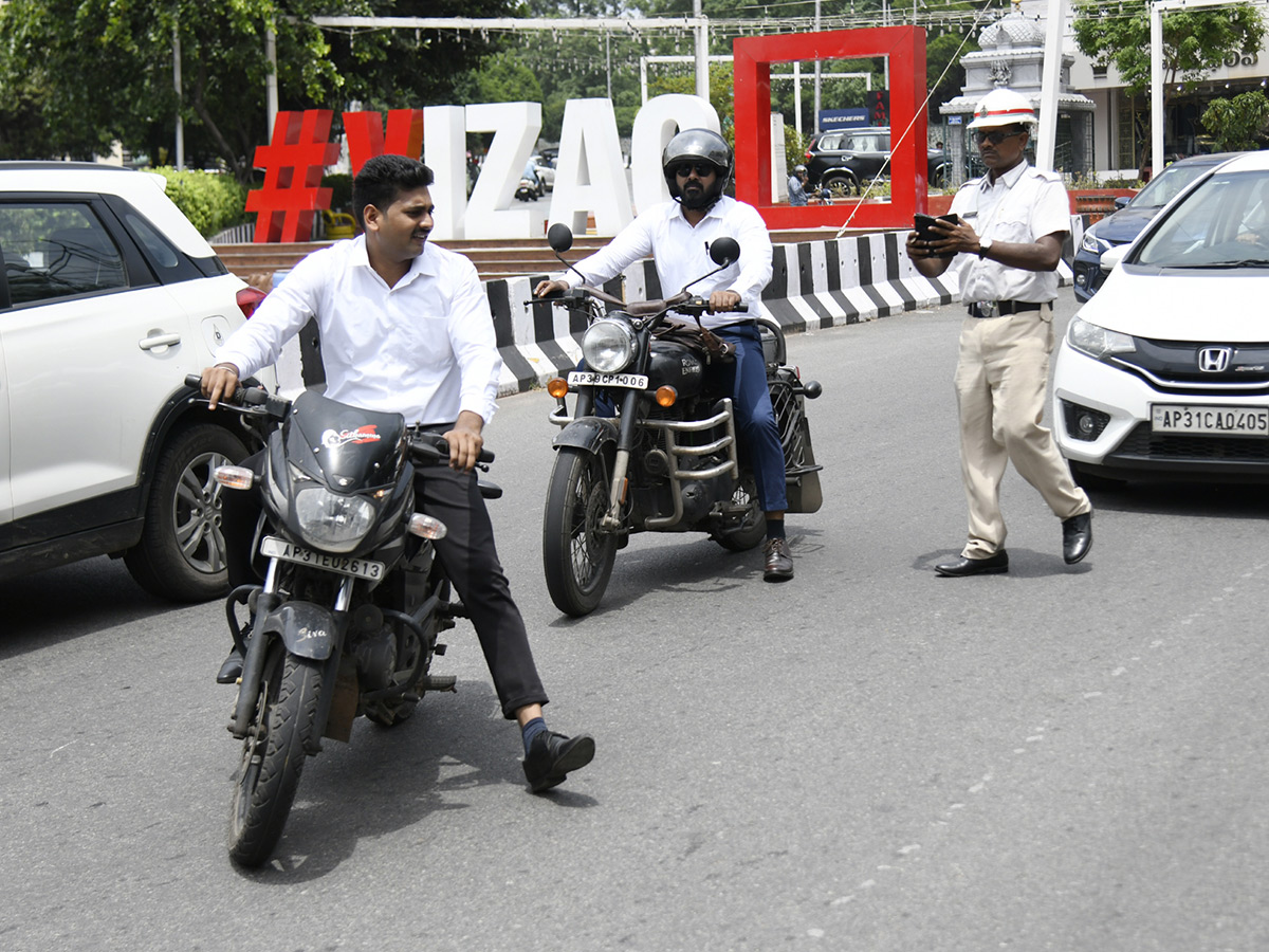 Visakhapatnam_20Strict_20Helmet_20Regulations_20Photos_12.jpg 11