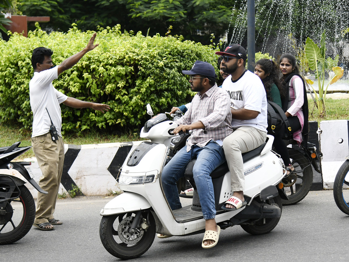 Visakhapatnam_20Strict_20Helmet_20Regulations_20Photos_3.jpg 3