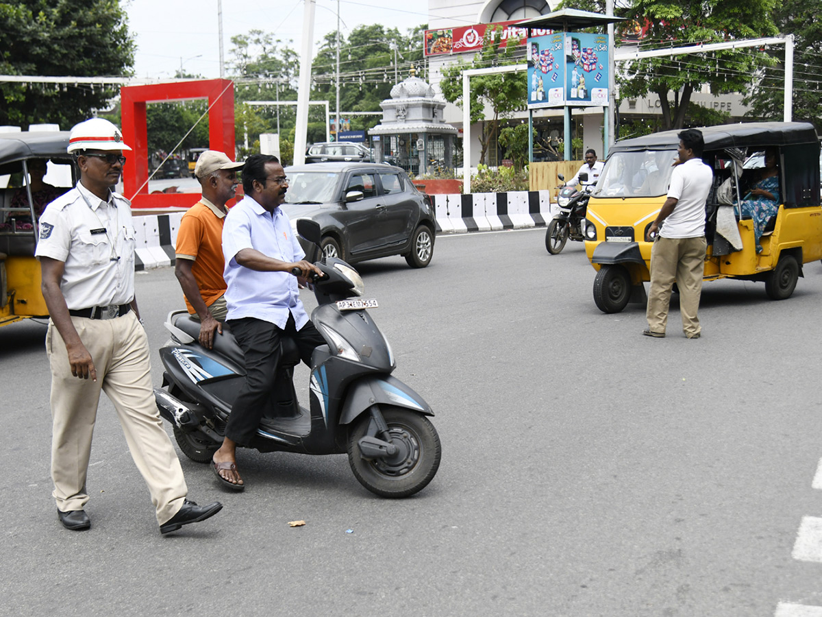 Visakhapatnam_20Strict_20Helmet_20Regulations_20Photos_4.jpg 4