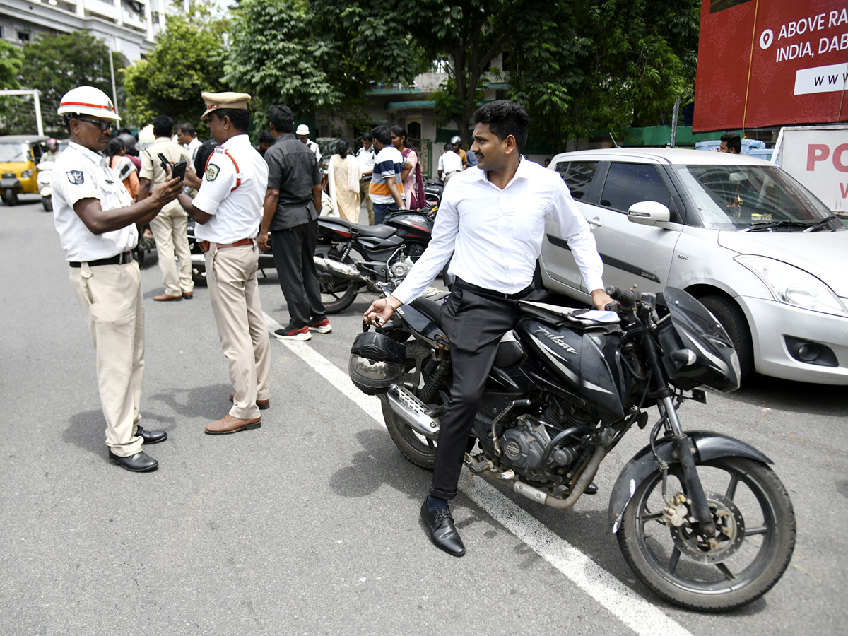 Visakhapatnam_20Strict_20Helmet_20Regulations_20Photos_9.jpg 8