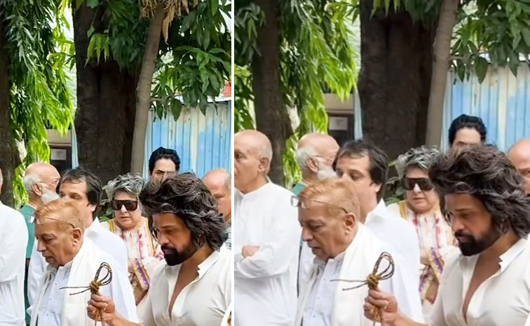 Himesh_20Reshammiya_20performs_20last_20rites_20of_20his_20late_20father_2C_20Vipin_20Reshammiya_20Photos_20_281_29.jpg 1