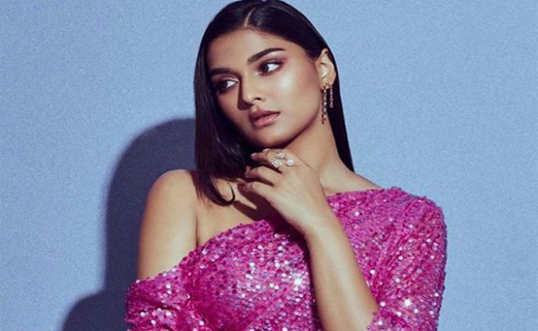 Saiee-Manjrekar.jpg