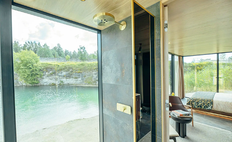 golden_20tiny_20house_20adds_20some_20bling_20to_20the_20small_20living_20Photos_20_2810_29.jpg 10