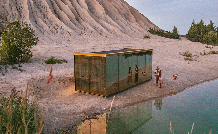 golden_20tiny_20house_20adds_20some_20bling_20to_20the_20small_20living_20Photos_20_282_29.jpg 2