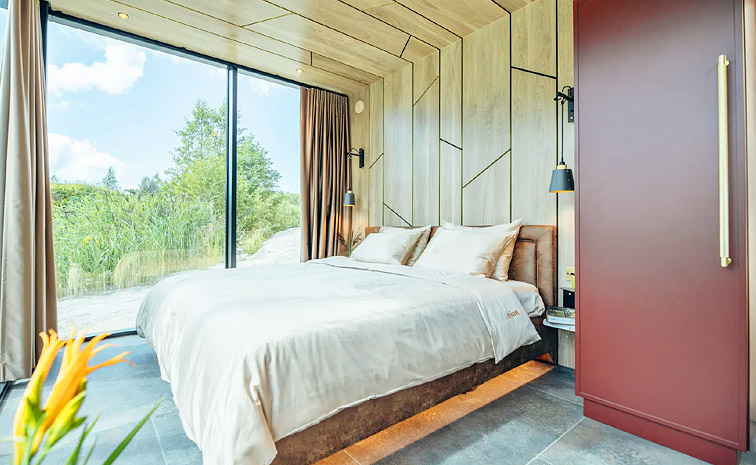 golden_20tiny_20house_20adds_20some_20bling_20to_20the_20small_20living_20Photos_20_288_29.jpg 8