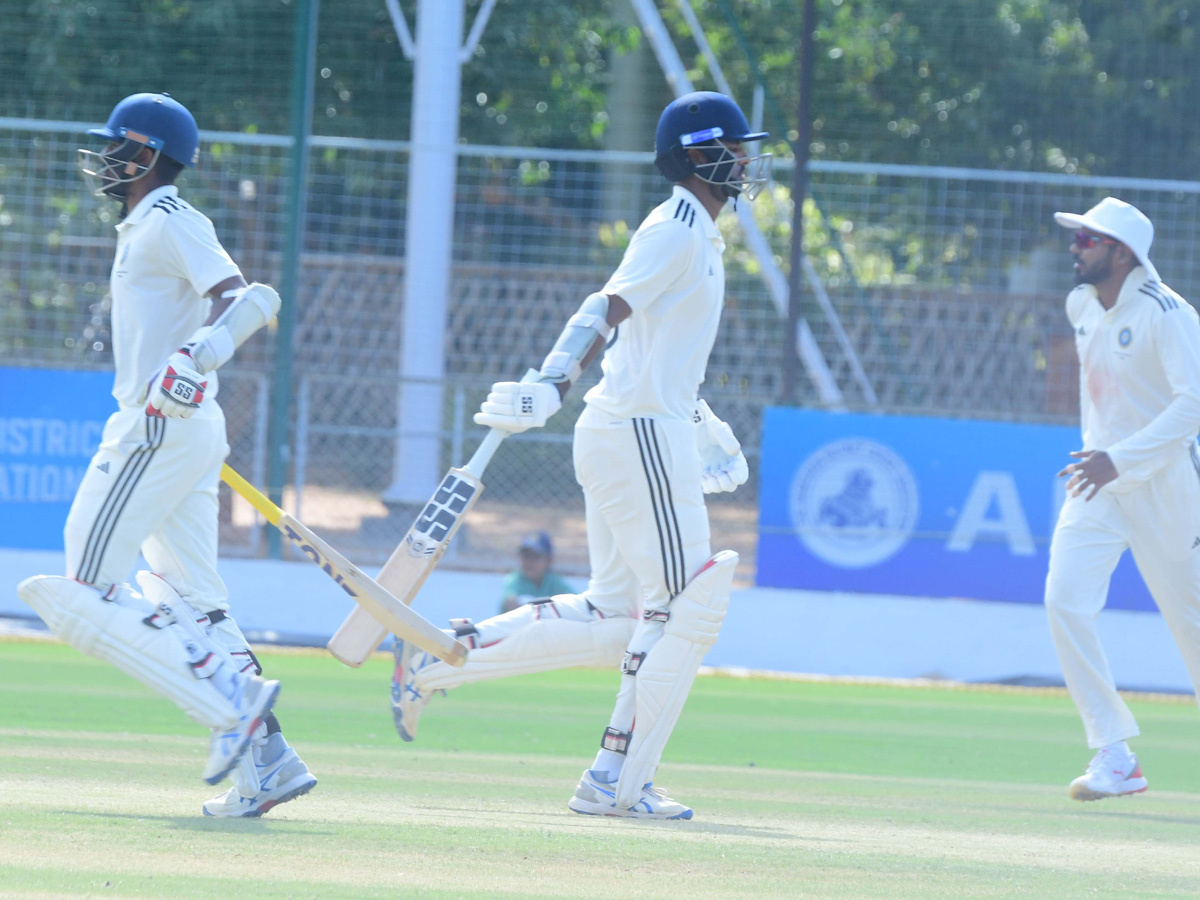 DT_202024_20Suryakumar_20Yadav_20Fail_20To_20Impress_20In_20Redball_20Return_20Photos_20_287_29.jpg 7