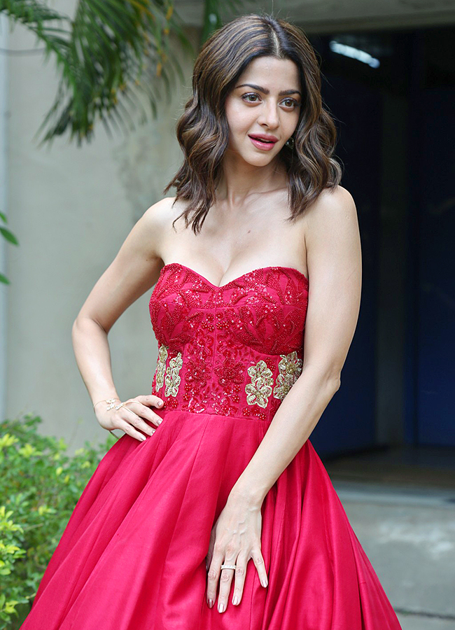 Actress_20Vedhika_20Hot_20Photoshoot__20_285_29.jpg 5
