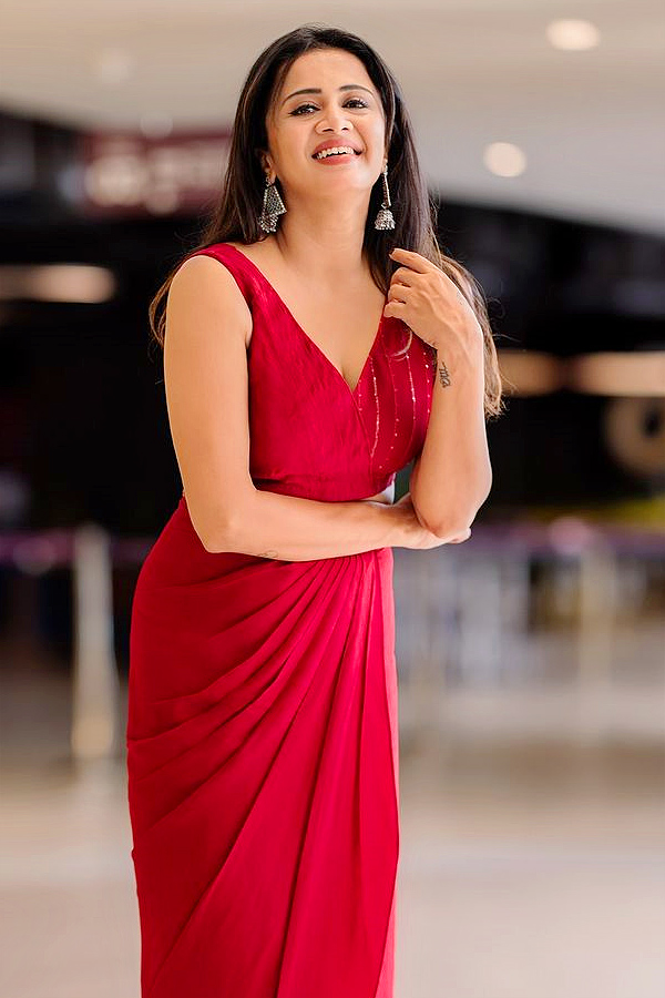 Anchor_20Anjana_20Rangan_20share_20Emotional_20Post_20After_20Hosting_20NTR_20Devara_20Event_20Photos_20_282_29.jpg 4