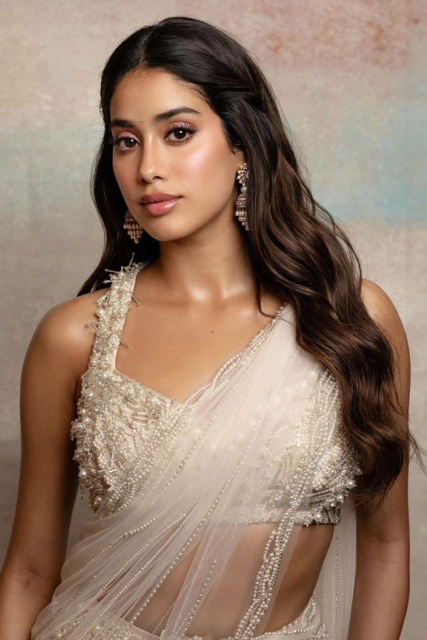 Janhvi-Kapoor-2.jpg 3