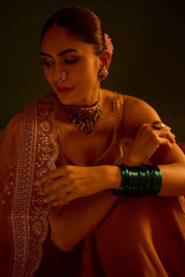 Mrunal-Thakur-2.jpg 3