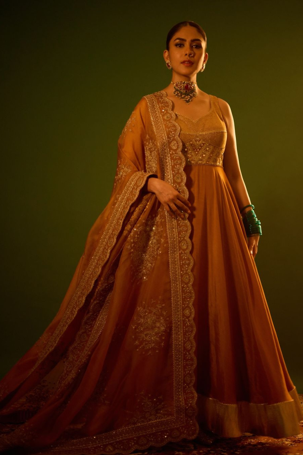 Mrunal-Thakur-6.jpg 7