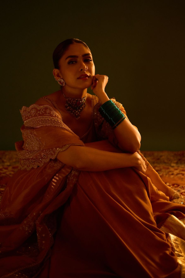 Mrunal-Thakur-7.jpg 8