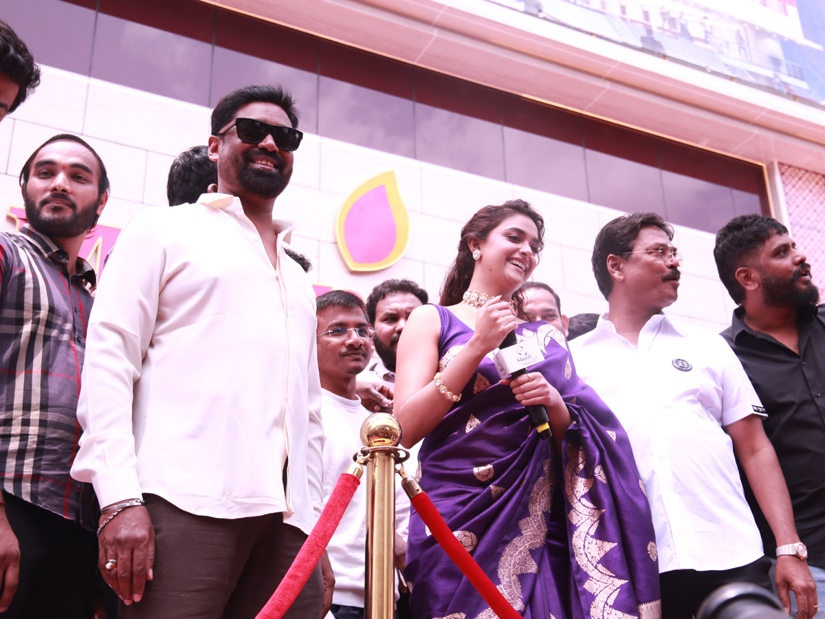 Actress_20Keerthi_20Suresh_20Saree_20Photos_20Goes_20Viral_20_2811_29.jpg 12
