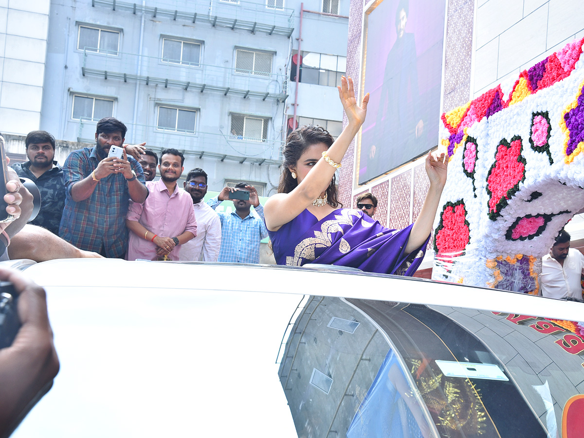 Actress_20Keerthi_20Suresh_20Saree_20Photos_20Goes_20Viral_20_2813_29.jpg 14