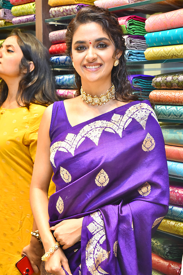 Actress_20Keerthi_20Suresh_20Saree_20Photos_20Goes_20Viral_20_2815_29.jpg 16