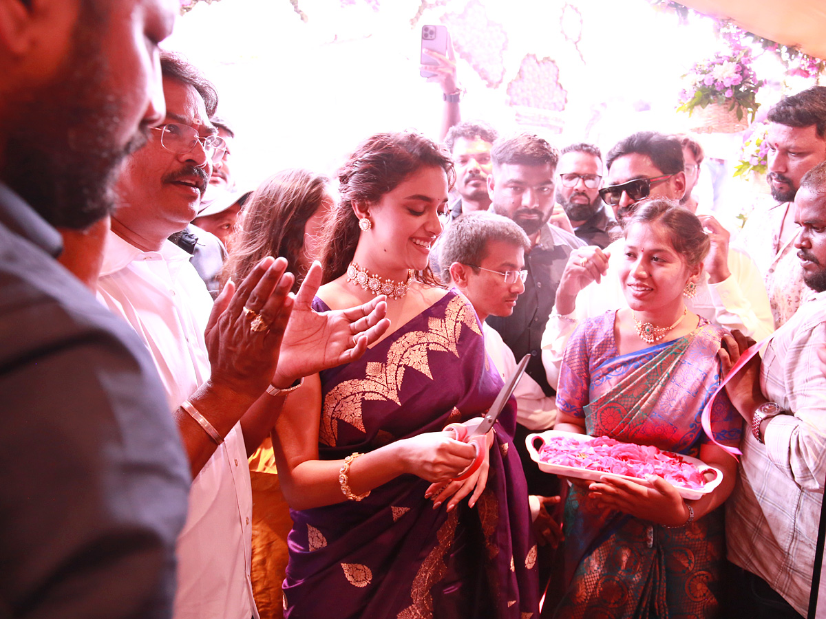 Actress_20Keerthi_20Suresh_20Saree_20Photos_20Goes_20Viral_20_288_29.jpg 9