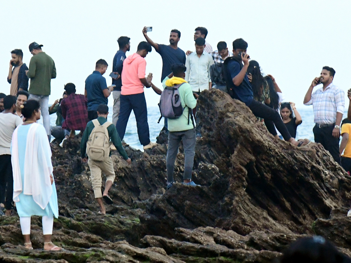 happy_20sunday_20in_20Visakhapatnam_20Beach_10.jpg 10