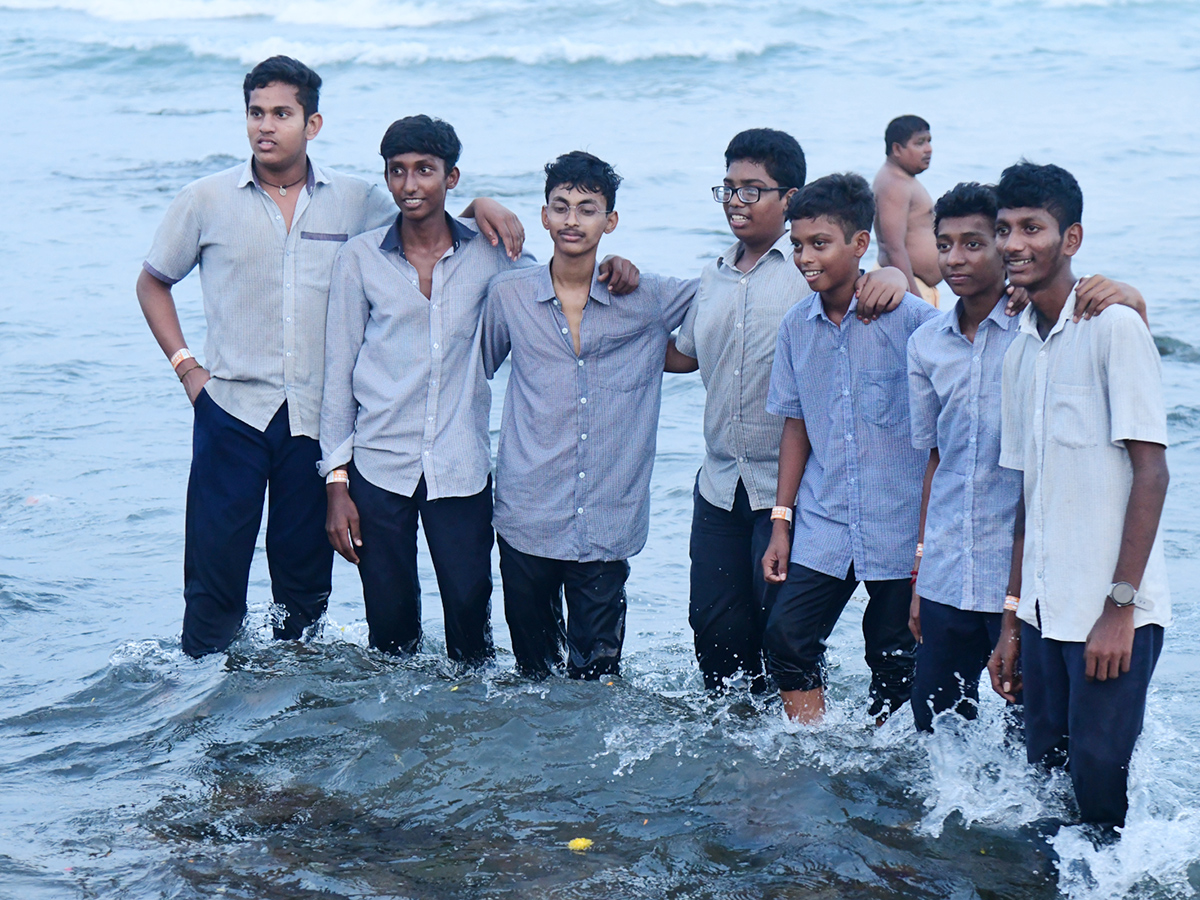 happy_20sunday_20in_20Visakhapatnam_20Beach_11.jpg 11