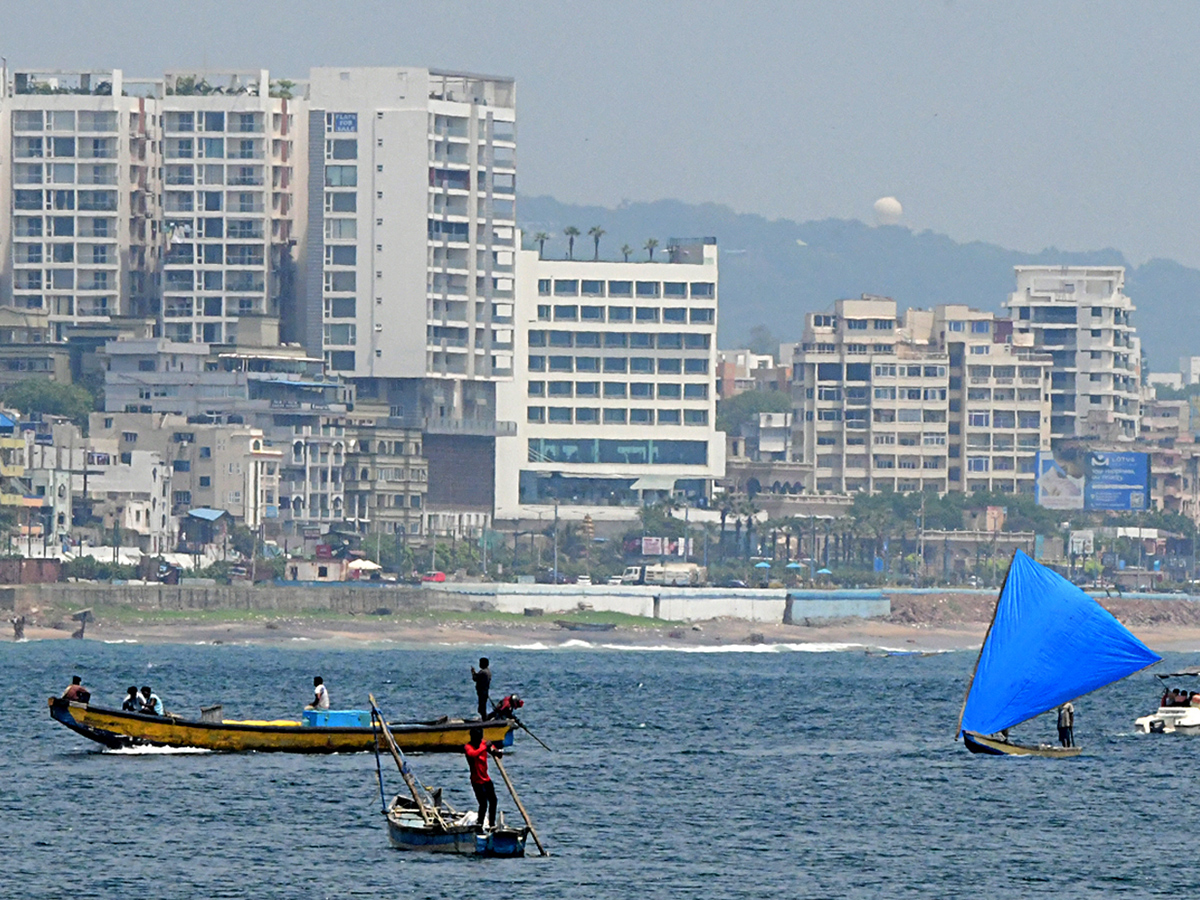 happy_20sunday_20in_20Visakhapatnam_20Beach_14.jpg 14