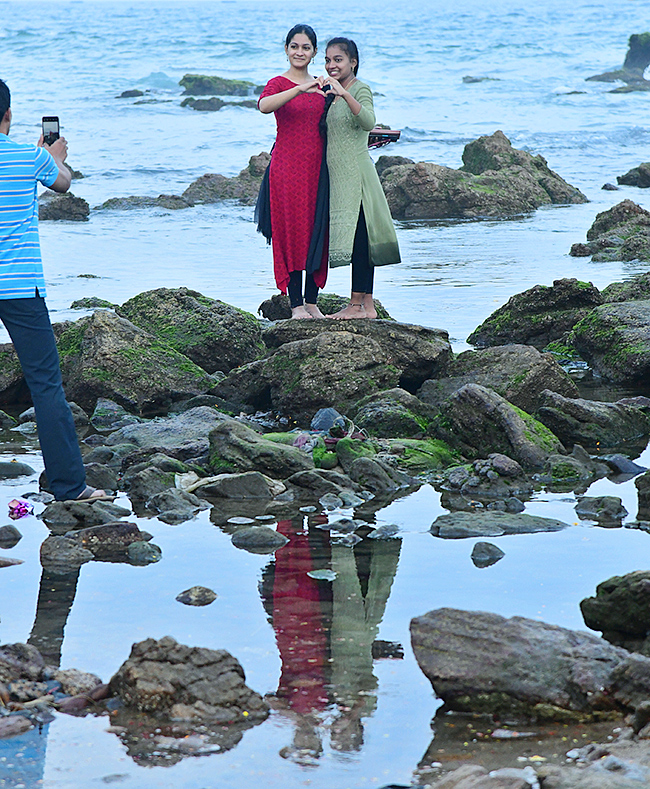 happy_20sunday_20in_20Visakhapatnam_20Beach_15.jpg 15