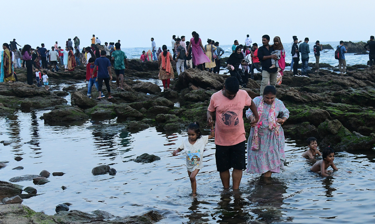 happy_20sunday_20in_20Visakhapatnam_20Beach_5.jpg 5