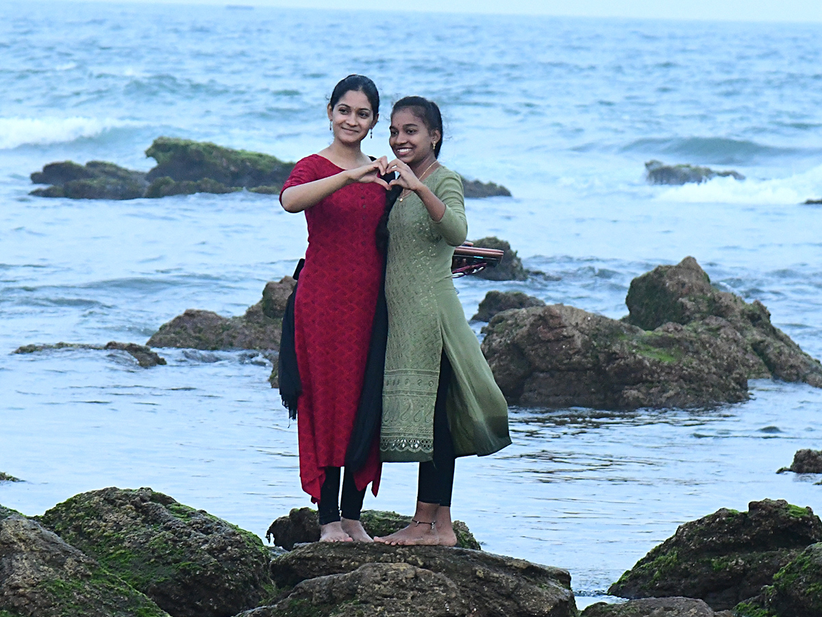 happy_20sunday_20in_20Visakhapatnam_20Beach_7.jpg 7