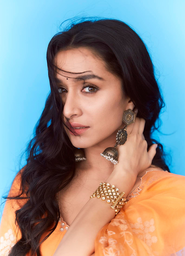 Actress_20Shraddha_20Kapoor_20Hot_20Photos_23.jpg 22