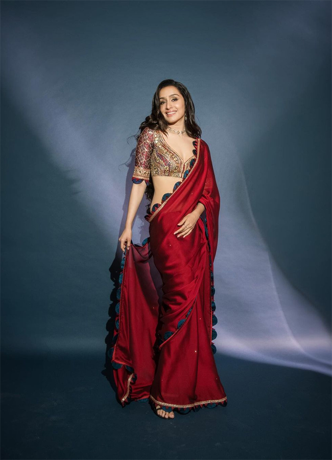 Actress_20Shraddha_20Kapoor_20Hot_20Photos_24.jpg 23