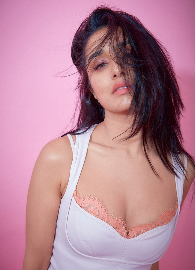 Actress_20Shraddha_20Kapoor_20Hot_20Photos_3.jpg 3
