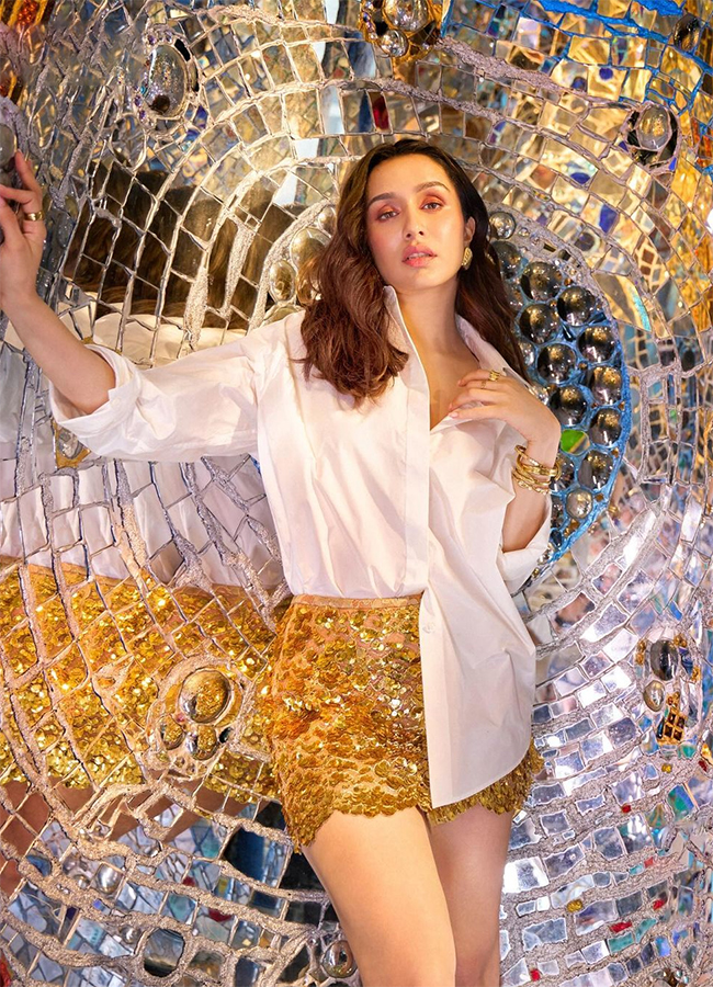 Actress_20Shraddha_20Kapoor_20Hot_20Photos_33.jpg 30