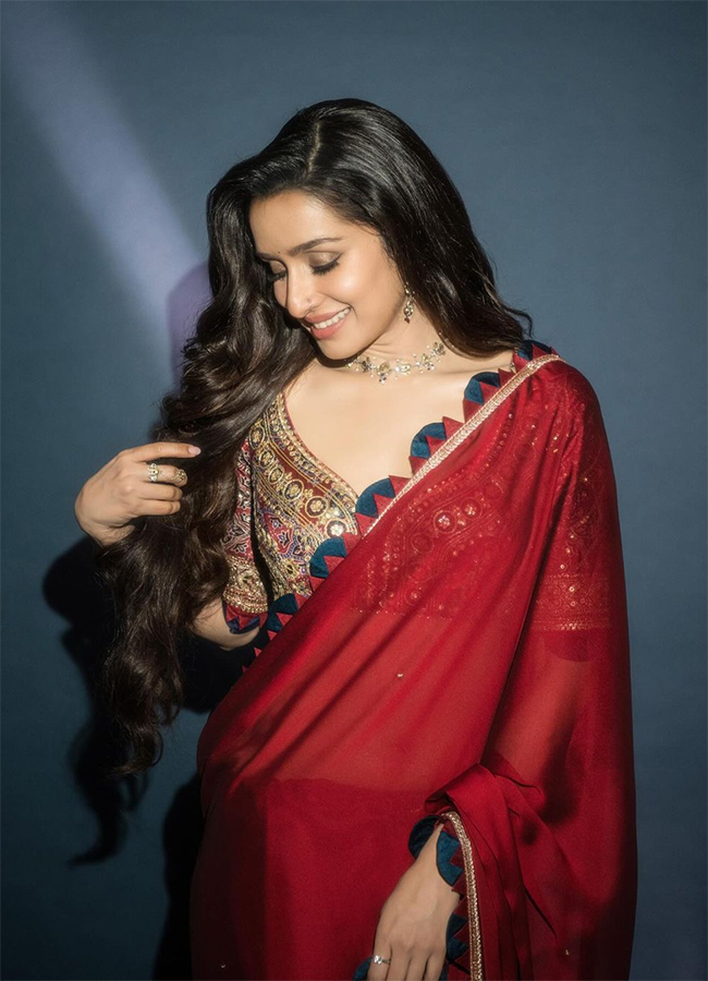 Actress_20Shraddha_20Kapoor_20Hot_20Photos_35.jpg 31