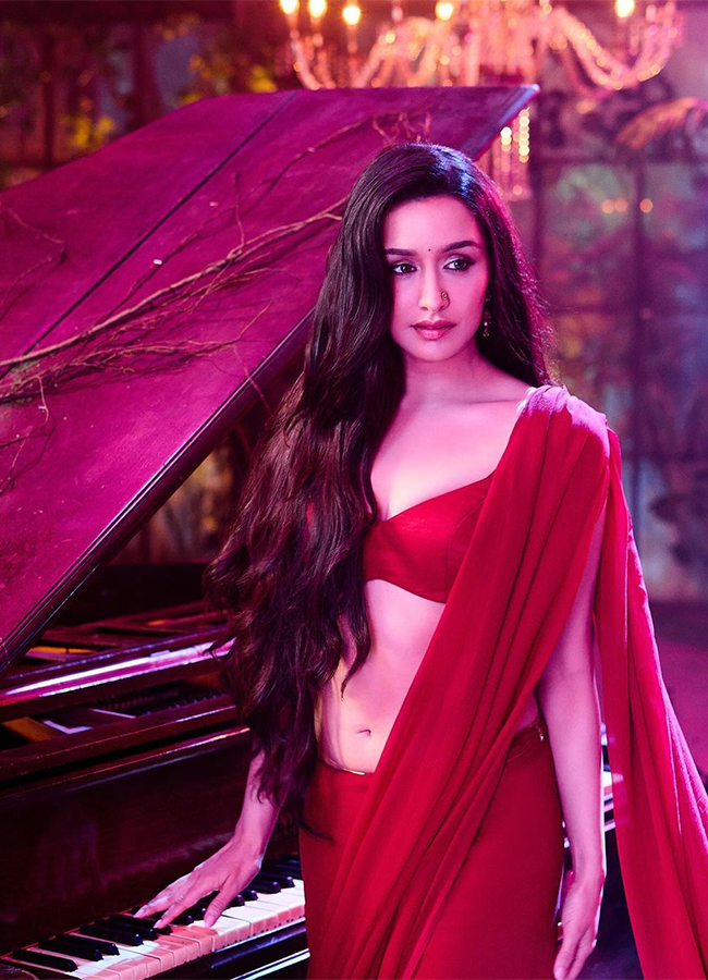 Actress_20Shraddha_20Kapoor_20Hot_20Photos_37.jpg 33